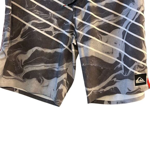Quiksilver Men's Highline Lava Slash Boardshorts Blue Size 32 - Picture 8 of 16